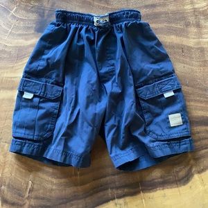 OshKosh B’gosh boys 4T cargo style shorts 🩳
